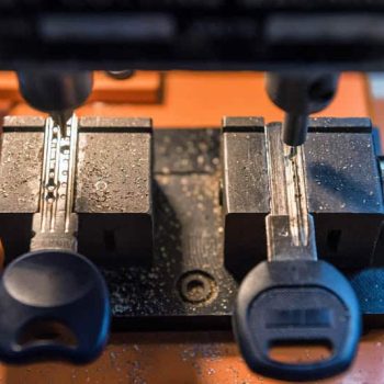 key-copies-being-made-using-key-copy-machine